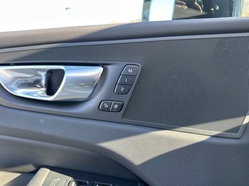 Certified 2025 Volvo XC60 B5 Core image 32