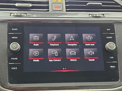 Used 2022 Volkswagen Tiguan SE FWD image 22