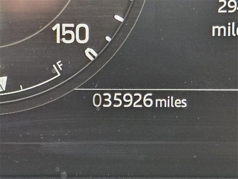 Used 2025 Land Rover Defender 110 S image 28