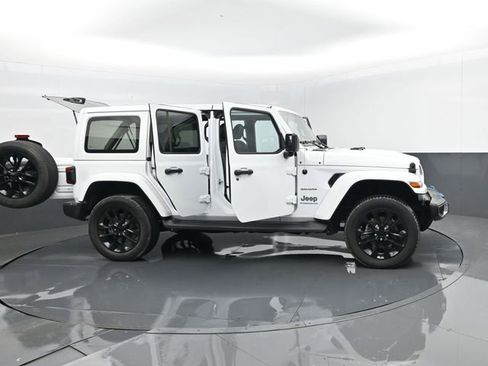 Used 2023 Jeep Wrangler Unlimited Sahara w/ Dual Top Group AWD/4WD image 31