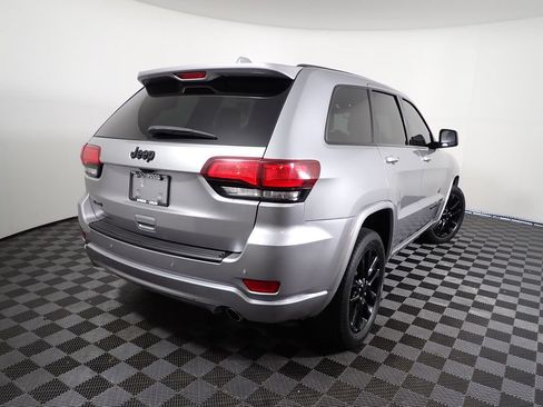 Used 2019 Jeep Grand Cherokee Altitude AWD/4WD image 18