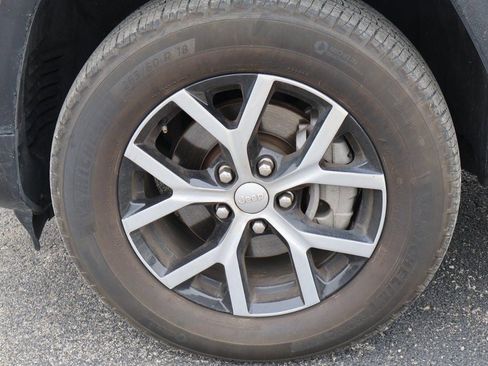 Used 2024 Jeep Grand Cherokee Limited image 5