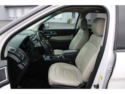 Used 2017 Ford Explorer Platinum image 8