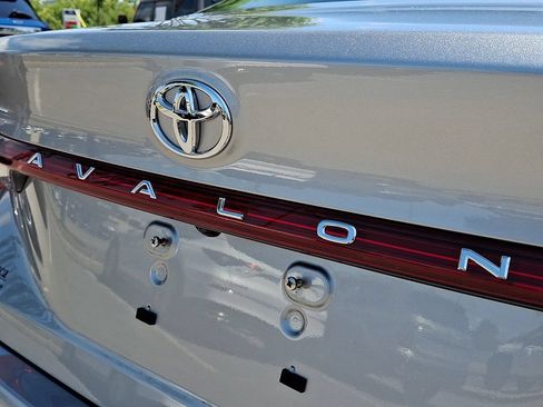Used 2020 Toyota Avalon XLE w/ Moonroof Package FWD image 29