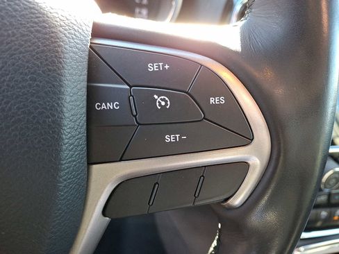 Used 2021 Jeep Grand Cherokee Limited w/ Sun & Sound Group image 23