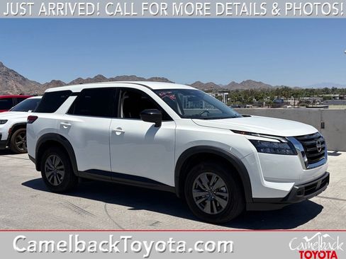 Used 2025 Nissan Pathfinder S FWD image 1