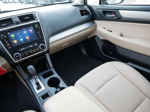 Used 2019 Subaru Outback 2.5i Premium image 11