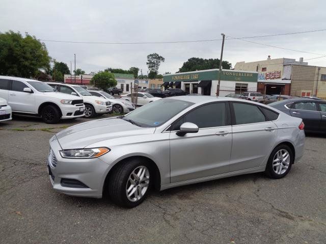 Used 2016 Ford Fusion SE FWD image 2