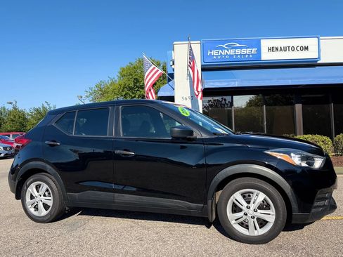 Used 2020 Nissan Kicks S FWD image 11