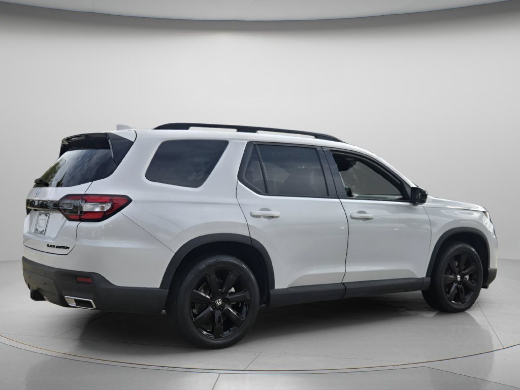 Certified 2025 Honda Pilot Black Edition image 7