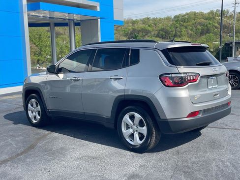 Used 2022 Jeep Compass Latitude FWD image 5