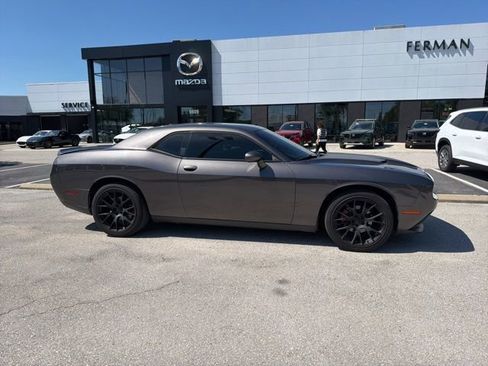 Used 2018 Dodge Challenger SXT RWD image 4