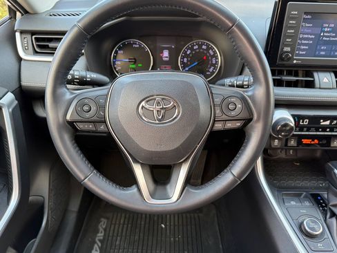 Used 2020 Toyota RAV4 XLE w/ Convenience Package AWD/4WD image 16