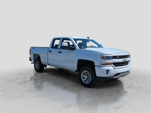Used 2018 Chevrolet Silverado 1500 W/T w/ Trailering Package AWD/4WD image 2