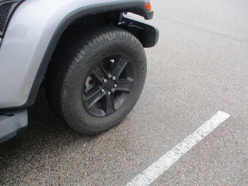 Used 2021 Jeep Wrangler Unlimited Sahara AWD/4WD image 20