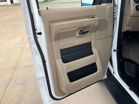 Used 2009 Ford E-350 and Econoline 350 XL RWD image 2