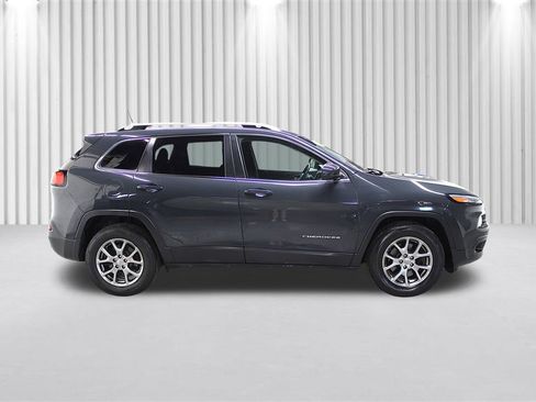 Certified 2018 Jeep Cherokee Latitude Plus w/ Cold Weather Group AWD/4WD image 2