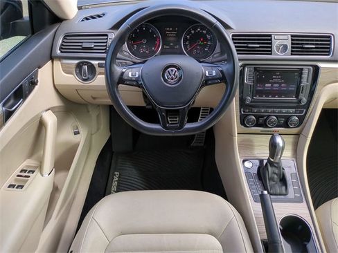 Used 2017 Volkswagen Passat 1.8T SEL Premium image 15