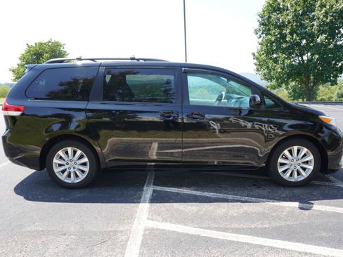 Used 2012 Toyota Sienna XLE AWD/4WD image 11
