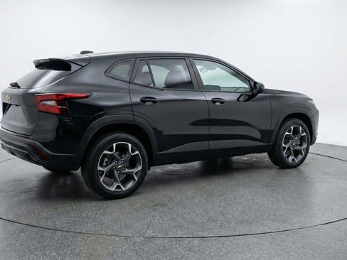 Used 2025 Chevrolet Trax LT FWD image 9