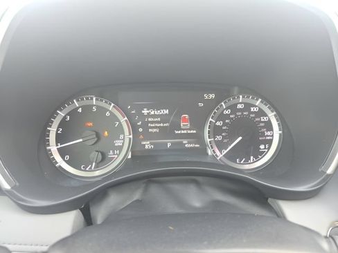 Used 2023 Toyota Highlander XLE FWD image 13