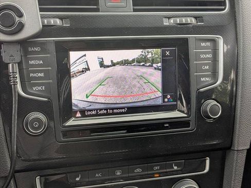Used 2015 Volkswagen GTI SE FWD image 12