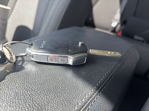 Used 2025 Kia Sportage LX image 21