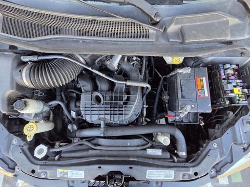 Used 2014 Dodge Grand Caravan SXT FWD image 14
