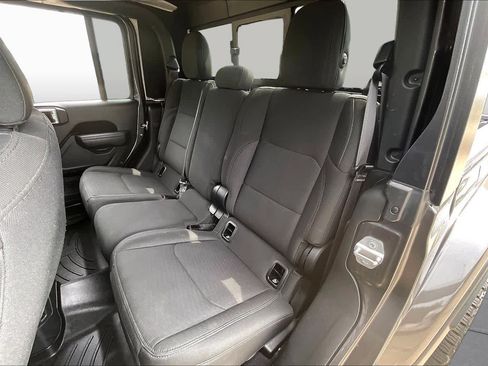 Used 2022 Jeep Gladiator Sport AWD/4WD image 19