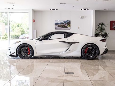 Used 2024 Chevrolet Corvette Z06 w/ Stealth Interior Trim Package RWD image 7