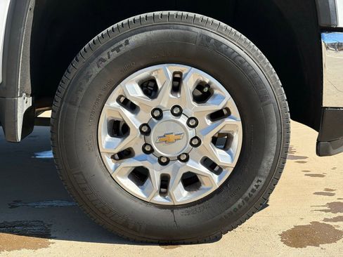 Used 2024 Chevrolet Silverado 2500 LTZ w/ LTZ Convenience Package image 10