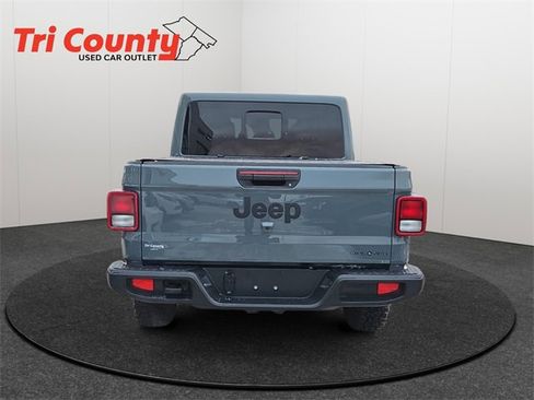 Used 2025 Jeep Gladiator Sport image 7