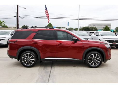 New 2026 Nissan Pathfinder Platinum FWD image 5