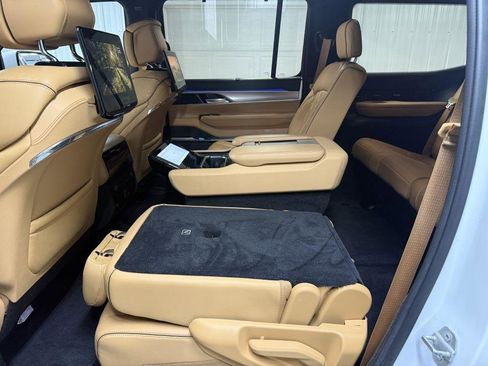 Used 2022 Jeep Grand Wagoneer Series III w/ Rear Seat Video Group 1 image 32