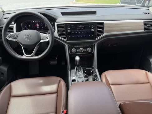 Certified 2023 Volkswagen Atlas SEL AWD/4WD image 2