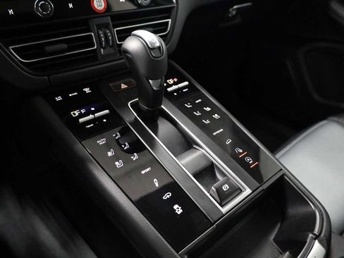 Certified 2025 Porsche Macan image 29