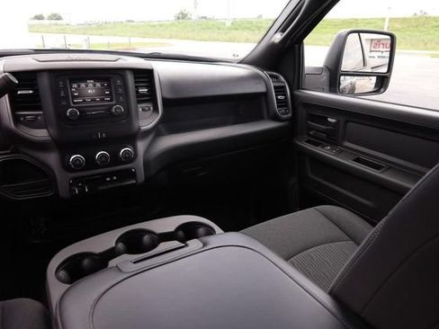 Used 2024 RAM 3500 Tradesman w/ Chrome Appearance Group AWD/4WD image 27