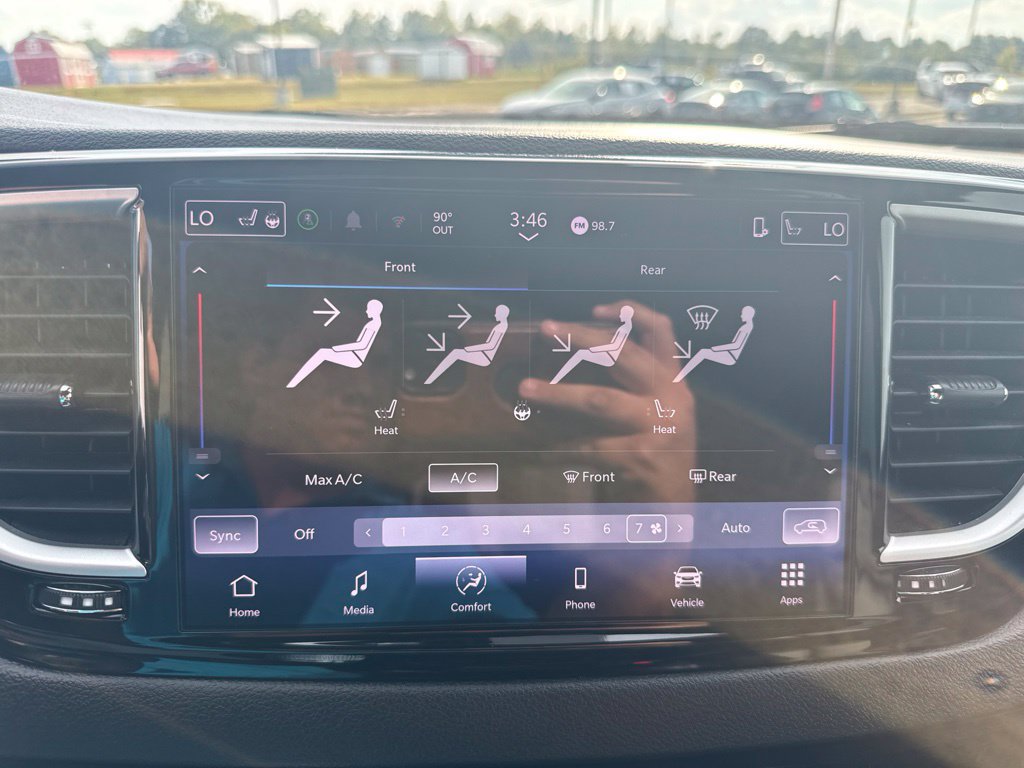 Used 2025 Chrysler Pacifica Select FWD image 26