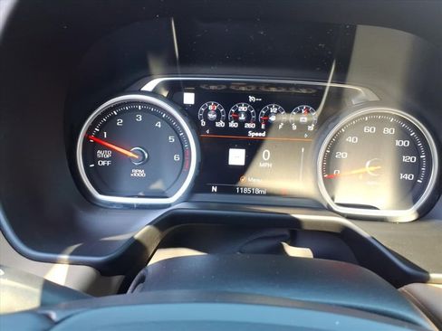 Used 2021 Chevrolet Suburban Premier w/ Premium Package image 24