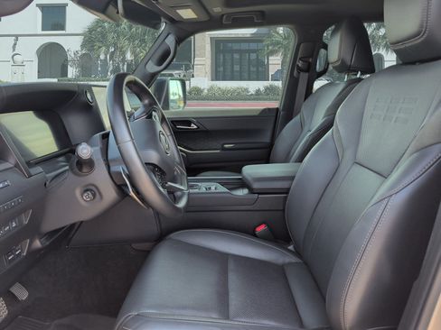 Used 2025 Lexus GX 550 AWD/4WD image 11