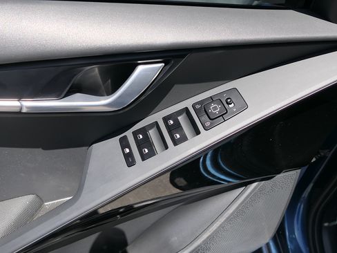 Used 2023 Kia Niro EX FWD image 13