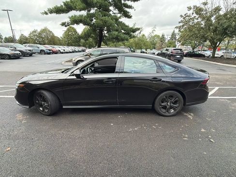 Used 2025 Honda Accord SE image 11