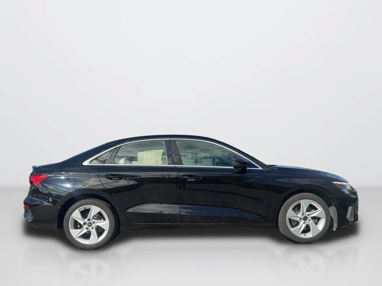 Used 2023 Audi A3 2.0T Premium FWD image 2