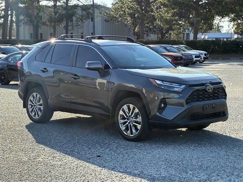Used 2023 Toyota RAV4 XLE Premium image 6