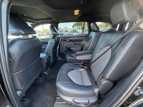 Used 2025 Toyota Highlander XSE AWD/4WD image 23