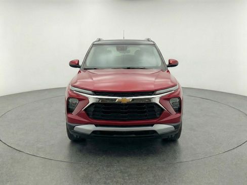 Used 2025 Chevrolet TrailBlazer LT FWD image 2