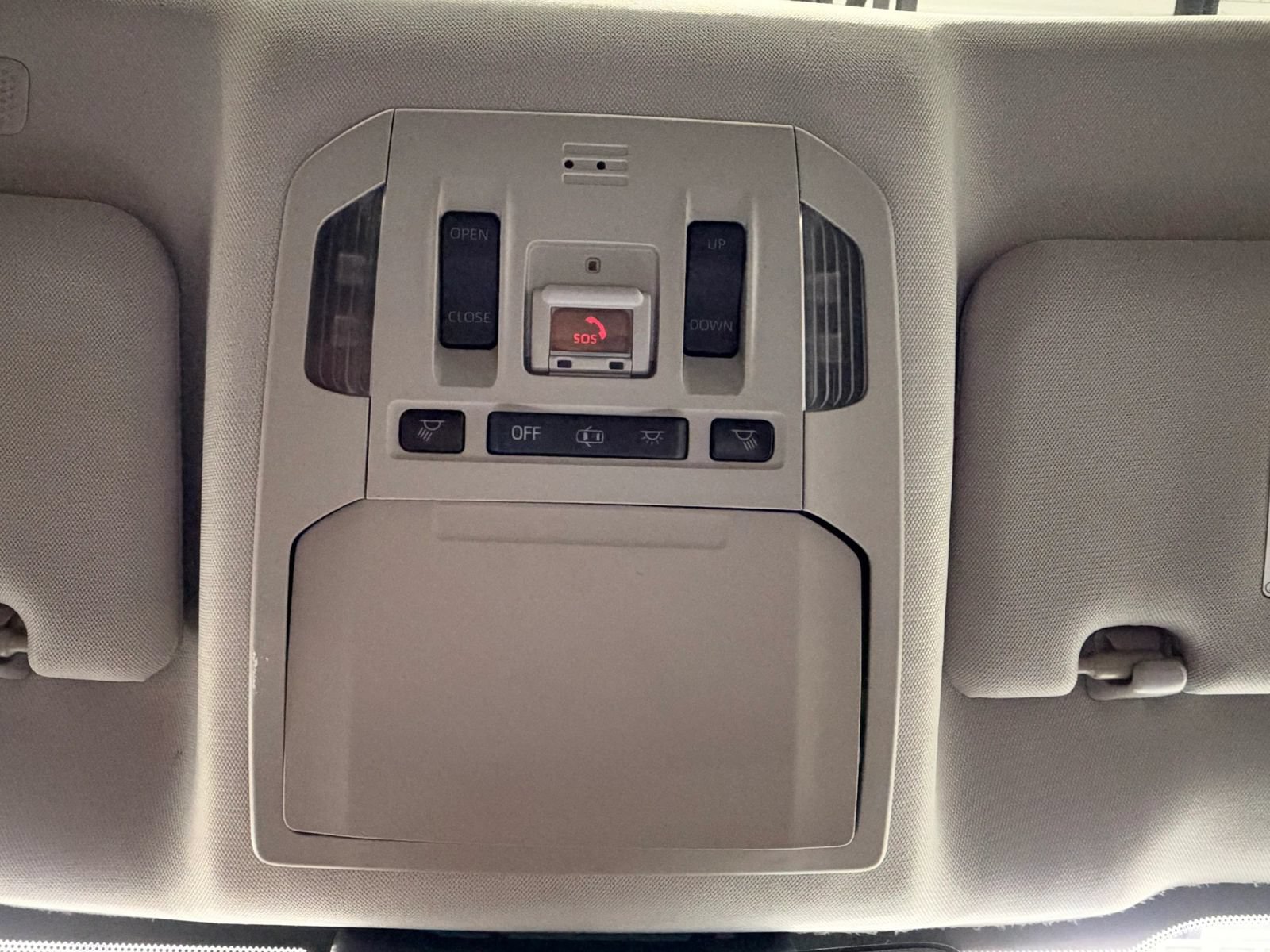 Used 2020 Toyota Highlander XLE AWD/4WD image 38