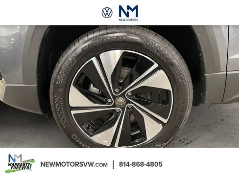 New 2026 Volkswagen Taos SE image 14