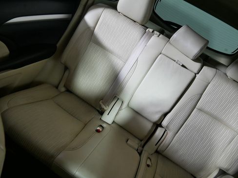 Used 2016 Toyota Highlander Plus AWD/4WD image 12
