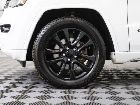 Used 2021 Jeep Grand Cherokee Laredo X AWD/4WD image 6